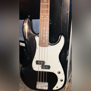 Squier electric p-bass guitar by fender